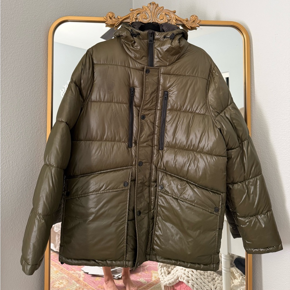 GUESS HOODED SOLID PUFFER JACKET IN ARMY GREEN